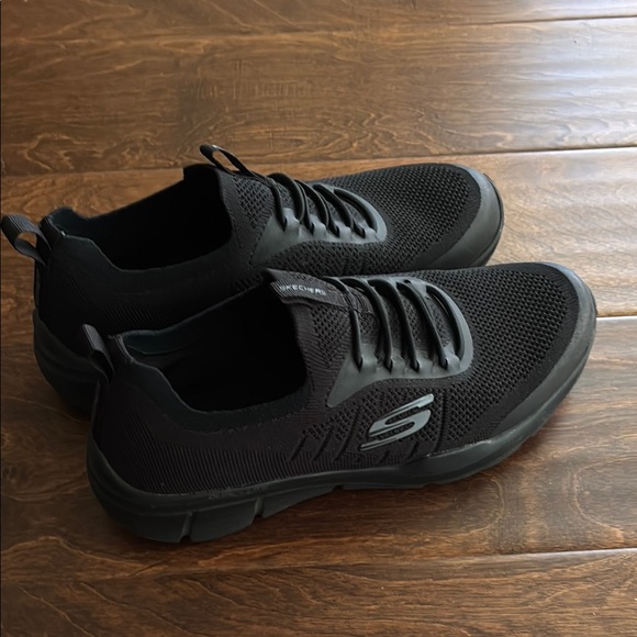 Skechers Men's Black Slip-on Athletic Shoes Size 8.5 - Picture 3 of 7